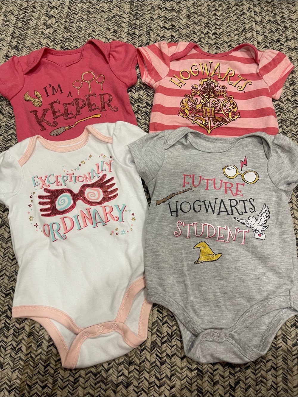 Hogwarts Baby One-Piece Set - Pink, Gray, White onsies 3-6 months Harry Potter